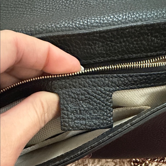 Gucci Black Pebbled Leather Crossbody Bag - Picture 5 of 6